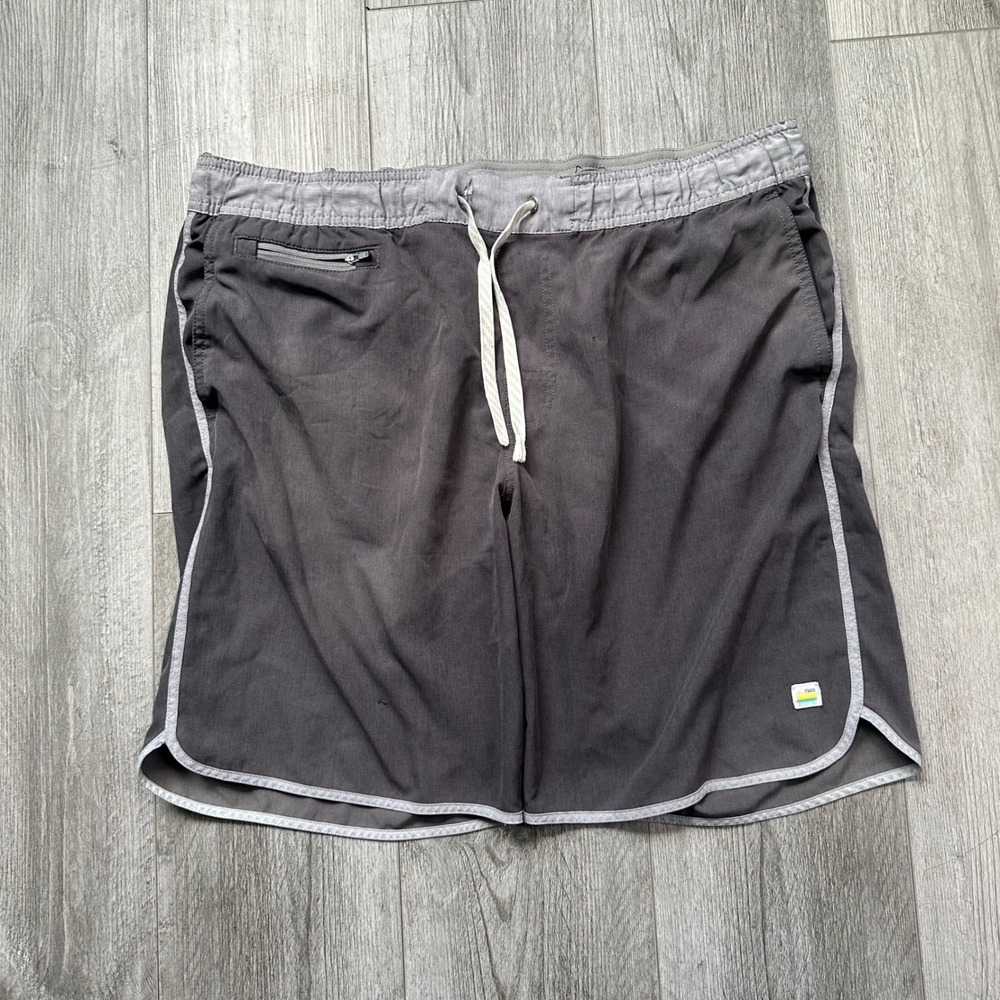 VUORI Gray Drawstring Athletic Shorts Men's L Zip Pocket